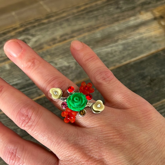 🌸Beautiful Whimsical Ring - Picture 9 of 10